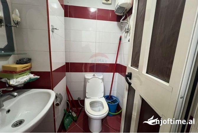 Ambient biznesi me qera 3+1 ne Tirane - 35,000 Leke