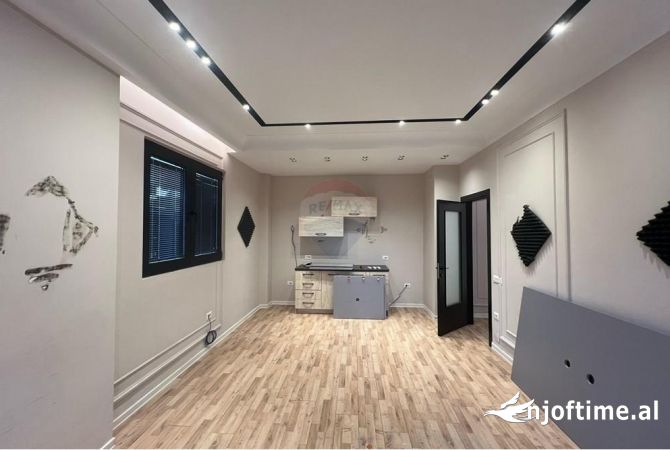 Ambient biznesi me qera 3+1 ne Tirane - 1,200 Euro