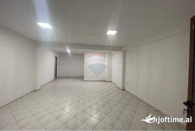 Ambient biznesi me qera 1+1 ne Tirane - 60,000 Leke