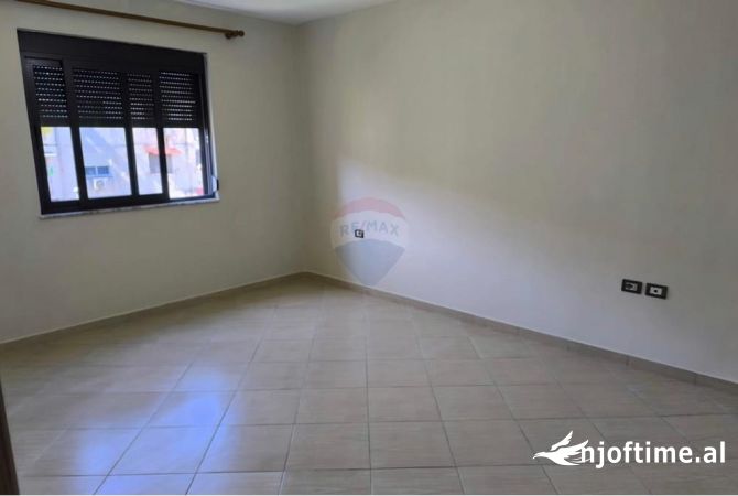 Shtepi me qera Apartament ne Tirane, 1+1, Mobilimi Bosh, pa mobiluar, Pagesa 320  Euro.