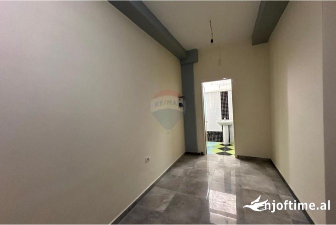 Ambiente Commerciale in Affitto 1+1 a Tirana - 300 Euro