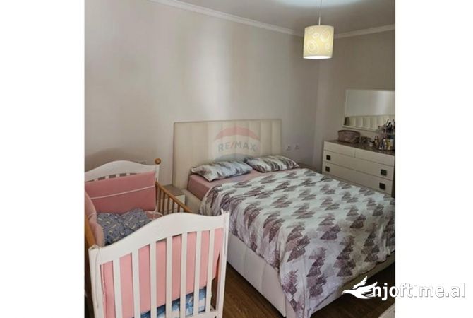 Shtepi ne shitje Apartament ne Tirane, 2+1, Mobilimi E mobiluar, Pagesa 190,550  Euro.