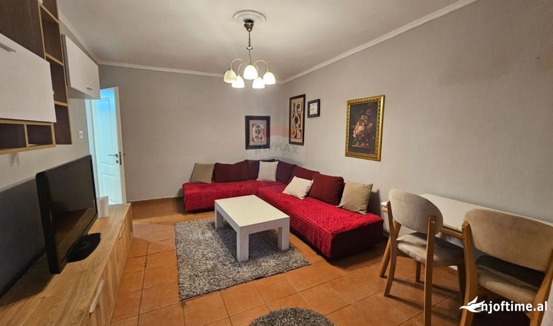 Shtepi me qera Apartament ne Tirane, 2+1, Mobilimi E mobiluar, Pagesa 450  Euro.