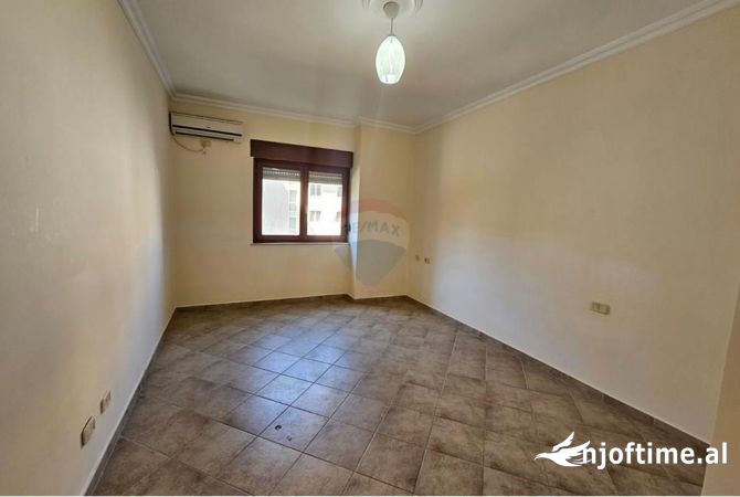 Ambient biznesi me qera 3+1 ne Tirane - 700 Euro