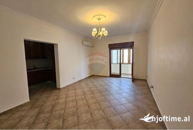 Ambient biznesi me qera 3+1 ne Tirane - 700 Euro