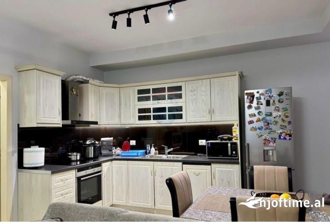Shtepi me qera 2+1 ne Tirane - 490 Euro
