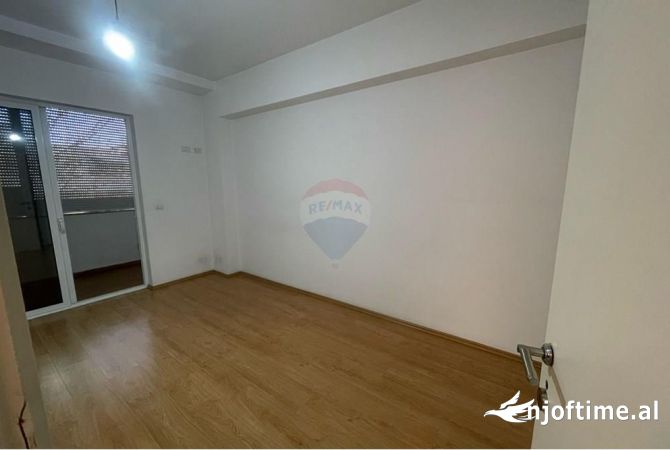 Ambient biznesi me qera 3+1 ne Tirane - 800 Euro
