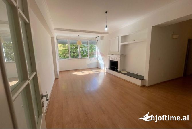 Ambient biznesi me qera 3+1 ne Tirane - 800 Euro