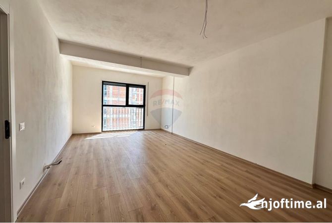 Ambient biznesi me qera 3+1 ne Tirane - 550 Euro
