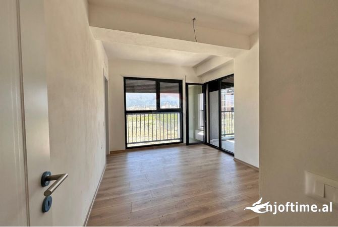 Ambient biznesi me qera 3+1 ne Tirane - 550 Euro