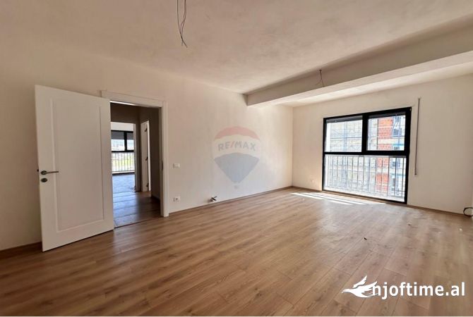 Ambient biznesi me qera 3+1 ne Tirane - 550 Euro