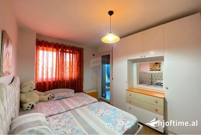 Shtepi ne shitje Apartament ne Tirane, 2+1, Mobilimi E mobiluar, Pagesa 220,000  Euro.