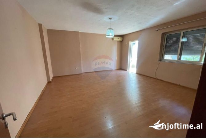 Ambient biznesi me qera 3+1 ne Tirane - 500 Euro