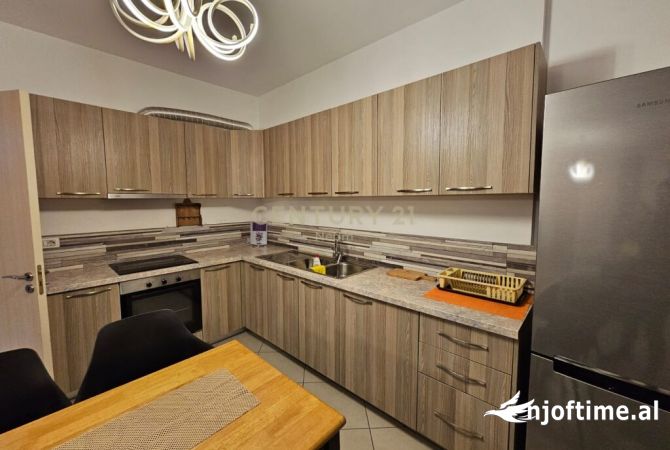 Shtepi me qera Apartament ne Tirane, 2+1, Mobilimi E mobiluar, Pagesa 550  Euro.