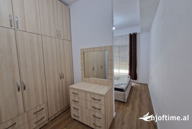 Shtepi me qera Apartament ne Tirane, 2+1, Mobilimi E mobiluar, Pagesa 550  Euro.