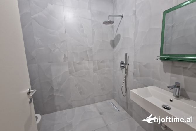Shtepi me qera Apartament ne Tirane, 2+1, Mobilimi E mobiluar, Pagesa 550  Euro.
