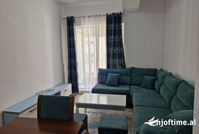 Shtepi me qera Apartament ne Tirane, 2+1, Mobilimi E mobiluar, Pagesa 550  Euro.