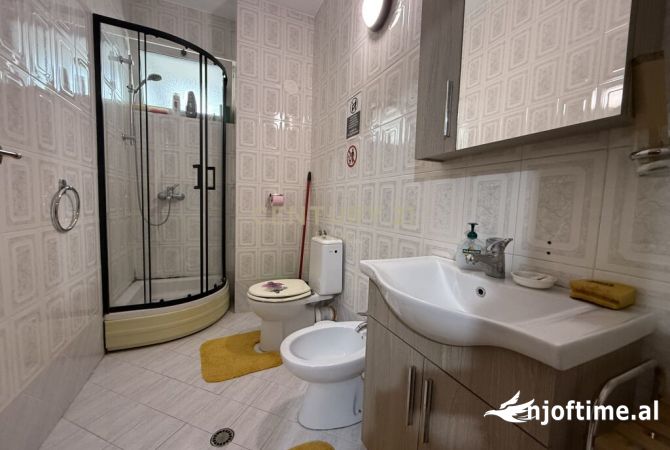 Shtepi ne shitje Apartament ne Tirane, 1+1, Mobilimi E mobiluar, Pagesa 183,000  Euro.
