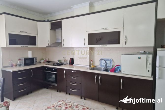 Shtepi ne shitje Apartament ne Durres, 3+1, Mobilimi E mobiluar, Pagesa 115,000  Euro.