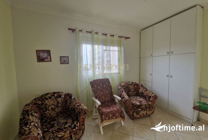 Shtepi ne shitje Apartament ne Durres, 3+1, Mobilimi E mobiluar, Pagesa 115,000  Euro.