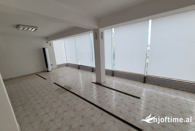 Ambient biznesi me qera 1+1 ne Kavaje - 50,000 Leke