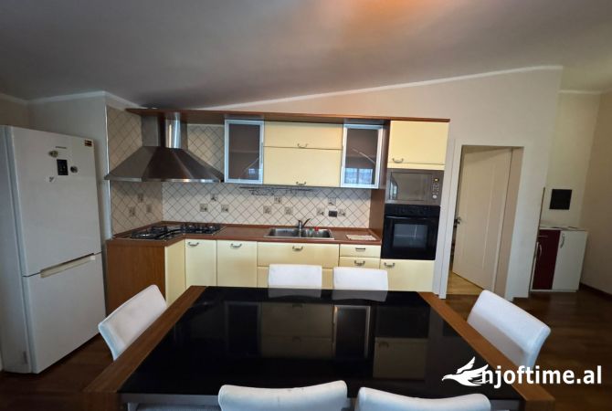 Shtepi ne shitje Papafingo(kati i catise) ne Kavaje, 2+1, Mobilimi E mobiluar, Pagesa 7,000,000  Leke.