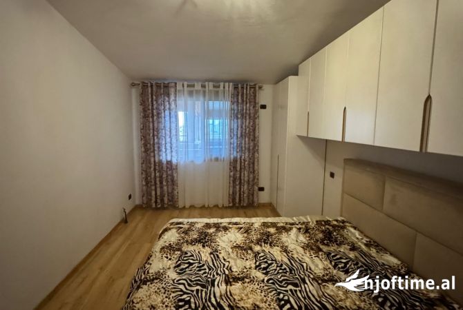 Shtepi ne shitje Papafingo(kati i catise) ne Kavaje, 2+1, Mobilimi E mobiluar, Pagesa 7,000,000  Leke.