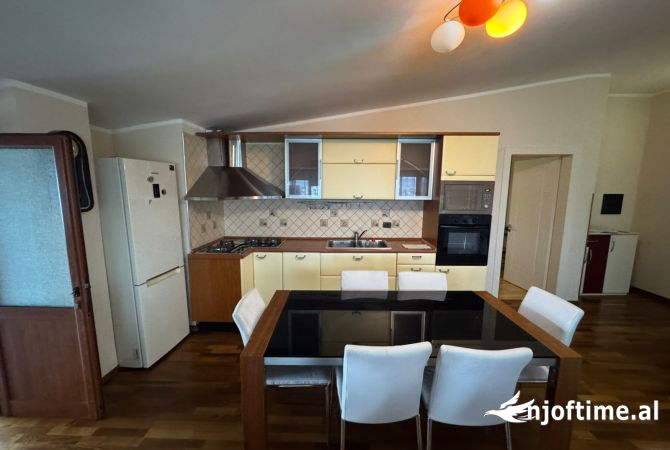 Shtepi ne shitje Papafingo(kati i catise) ne Kavaje, 2+1, Mobilimi E mobiluar, Pagesa 7,000,000  Leke.