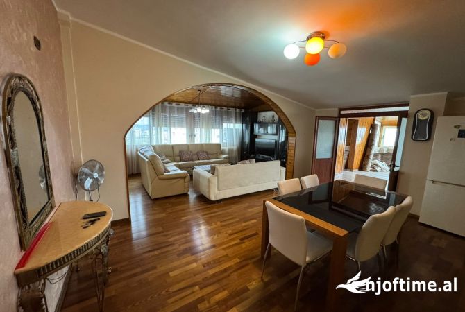 Shtepi ne shitje Papafingo(kati i catise) ne Kavaje, 2+1, Mobilimi E mobiluar, Pagesa 7,000,000  Leke.