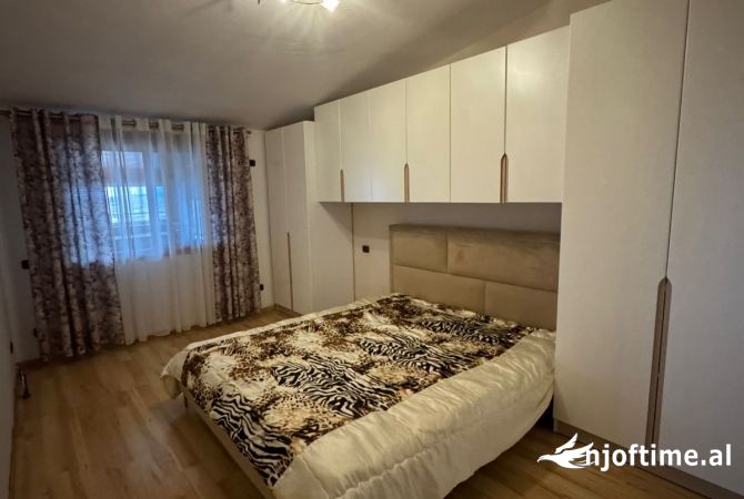 Shtepi ne shitje Papafingo(kati i catise) ne Kavaje, 2+1, Mobilimi E mobiluar, Pagesa 7,000,000  Leke.