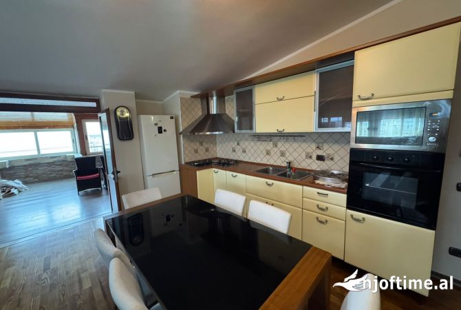 Shtepi ne shitje Papafingo(kati i catise) ne Kavaje, 2+1, Mobilimi E mobiluar, Pagesa 7,000,000  Leke.