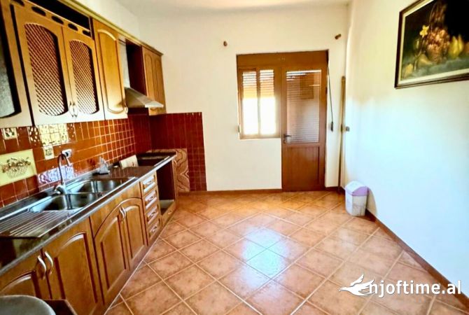 Shtepi ne shitje Shtepi Private ne Kavaje, 5+1, Mobilimi E mobiluar, Pagesa 139,000  Euro.