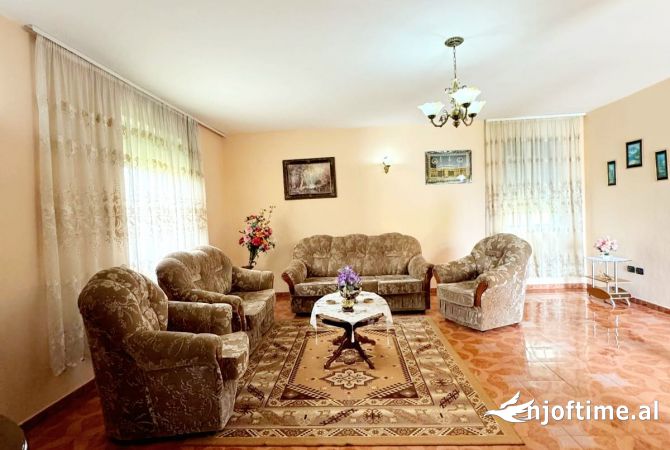 Shtepi ne shitje Shtepi Private ne Kavaje, 4+1, Mobilimi E mobiluar, Pagesa 130,000  Euro.