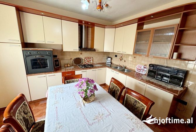 Shtepi ne shitje Shtepi Private ne Kavaje, 4+1, Mobilimi E mobiluar, Pagesa 130,000  Euro.