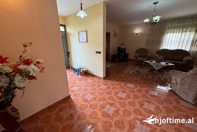 Shtepi ne shitje Shtepi Private ne Kavaje, 4+1, Mobilimi E mobiluar, Pagesa 130,000  Euro.