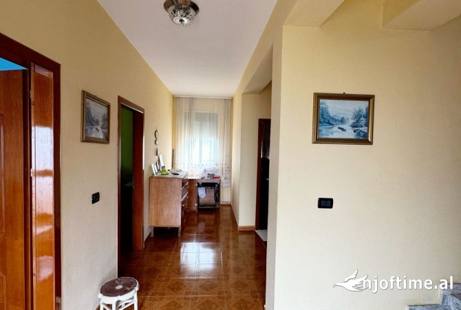 Shtepi ne shitje Shtepi Private ne Kavaje, 4+1, Mobilimi E mobiluar, Pagesa 130,000  Euro.