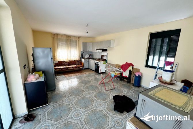 Shtepi ne shitje Shtepi Private ne Kavaje, 4+1, Mobilimi E mobiluar, Pagesa 130,000  Euro.