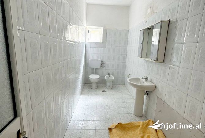 Shtepi ne shitje Shtepi Private ne Kavaje, 3+1, Mobilimi Bosh, pa mobiluar, Pagesa 100,000  Euro.