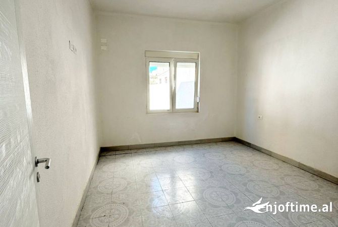 Shtepi ne shitje Shtepi Private ne Kavaje, 3+1, Mobilimi Bosh, pa mobiluar, Pagesa 100,000  Euro.