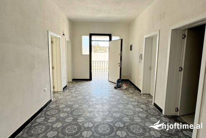 Shtepi ne shitje Shtepi Private ne Kavaje, 3+1, Mobilimi Bosh, pa mobiluar, Pagesa 100,000  Euro.