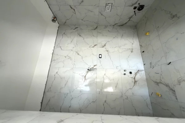 Shtepi ne shitje Apartament ne Tirane, 2+1, Mobilimi Bosh, pa mobiluar, Pagesa 141,000  Euro.