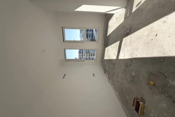 Shtepi ne shitje Apartament ne Tirane, 2+1, Mobilimi Bosh, pa mobiluar, Pagesa 141,000  Euro.