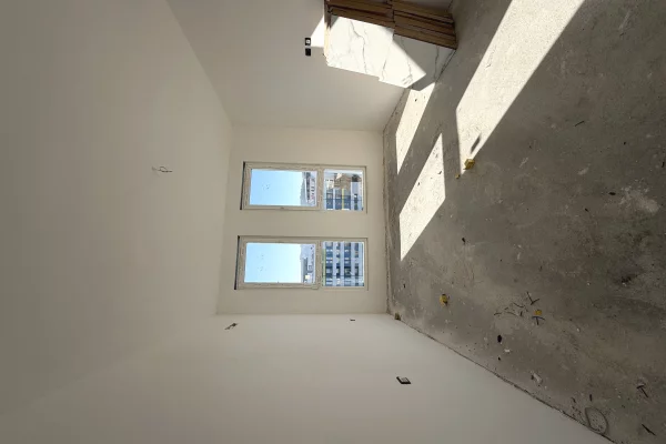 Shtepi ne shitje Apartament ne Tirane, 2+1, Mobilimi Bosh, pa mobiluar, Pagesa 141,000  Euro.