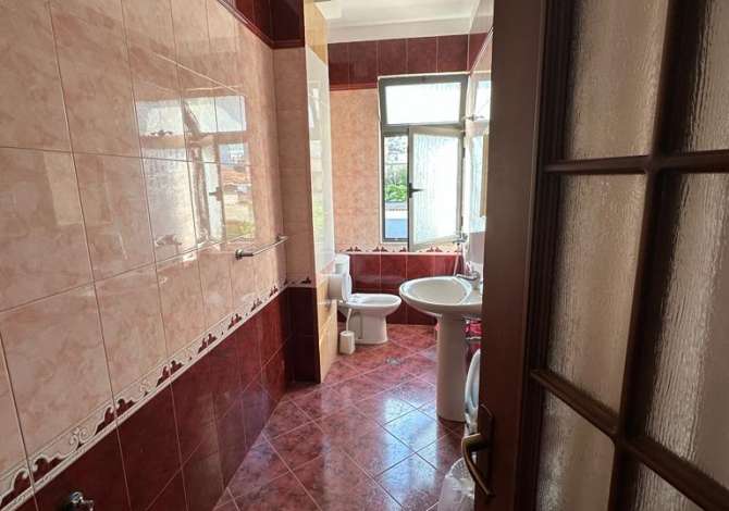 Jepet Ambient me qira tek Pazari i Ri 