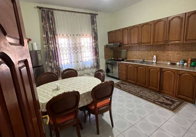Shtepi ne shitje Apartament ne Tirane, 2+1, Mobilimi E mobiluar, Pagesa 200,000  Euro.