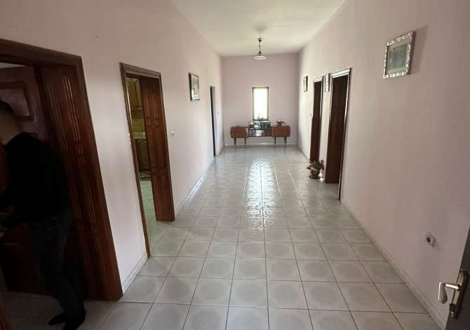 Shtepi ne shitje Apartament ne Tirane, 2+1, Mobilimi E mobiluar, Pagesa 200,000  Euro.