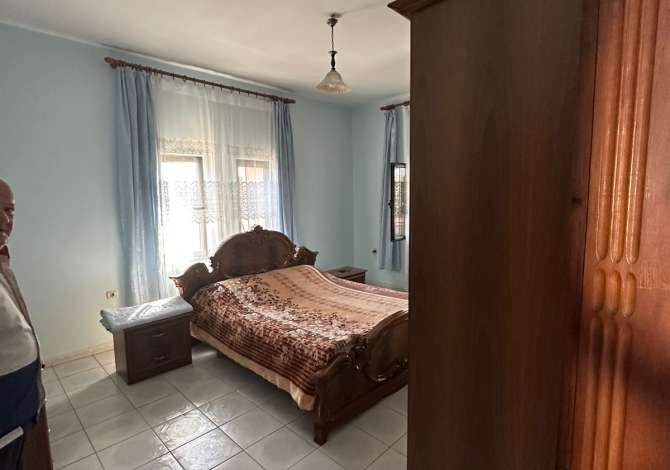 Shtepi ne shitje Apartament ne Tirane, 2+1, Mobilimi E mobiluar, Pagesa 200,000  Euro.