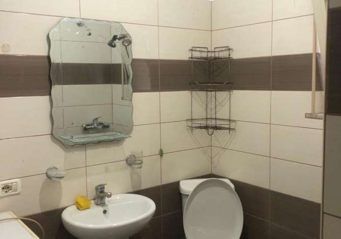 Shtepi me qera Apartament ne Tirane, 2+1, Mobilimi E mobiluar, Pagesa 300  Euro.