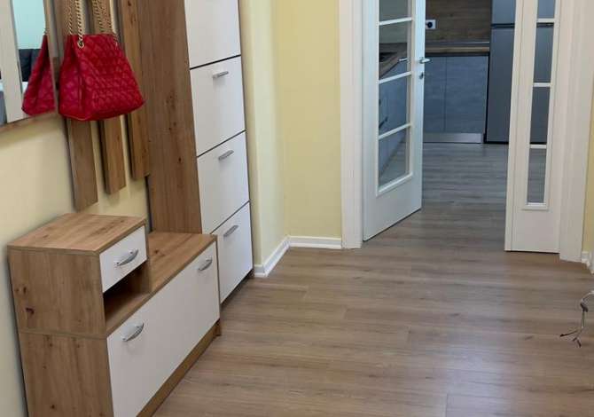 Shtepi me qera Apartament ne Tirane, 2+1, Mobilimi E mobiluar, Pagesa 550  Euro.