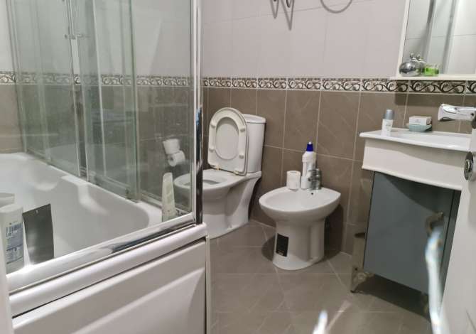 Shtepi me qera Apartament ne Tirane, 2+1, Mobilimi E mobiluar, Pagesa 800  Euro.